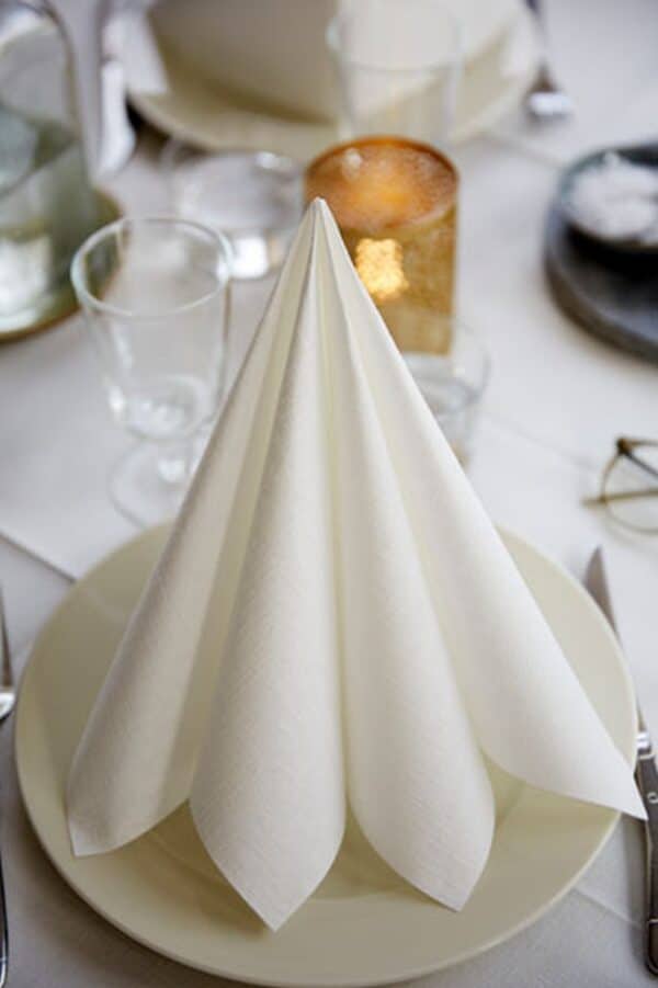 45x Duni Falt-Servietten Hochzeit Gastro Premium 4-lagig 40x40 cm Weiss NEU – Bild 2